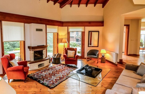 Sariyer Villa | Spacious Private Villa with Pool in Sile