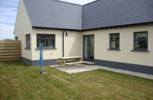 Haverfordwest House | Spacious property with garden, rural setting, close to blue flag beach