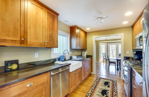 Harrods Creek Cottage | Spacious Prospect Cottage w/Deck & Scenic Views