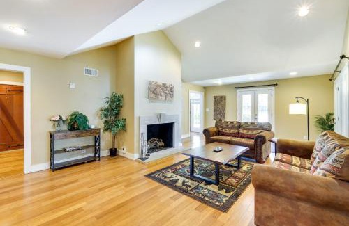 Harrods Creek House | Spacious Prospect Cottage with Deck and Scenic Views