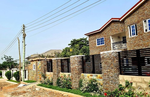 Adenta Apartment | Spacious, Quiet & Cozy- Close to Highway-Parking