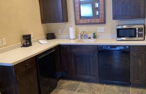 Marvel Apartment | Spacious Queen Studio! Bring your horses and dogs!