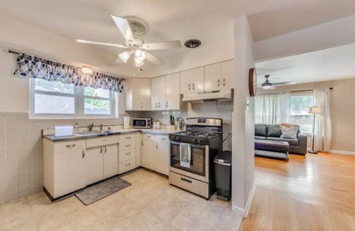 St. Louis Hills Condo | Spacious | Quiet | 1 bedroom duplex w free parking!