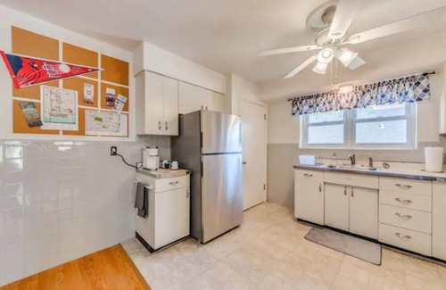 St. Louis Hills Condo | Spacious | Quiet | 1 bedroom duplex w free parking!