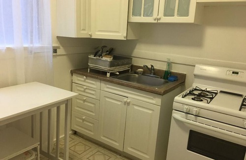 Pacific Heights Apartment | Spacious, Quiet 1 BR Condo in Prime Location