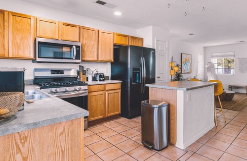 Albuquerque House | Spacious, Quiet Home in Gated Community, Family Friendly, King Bed, 3 Parkings