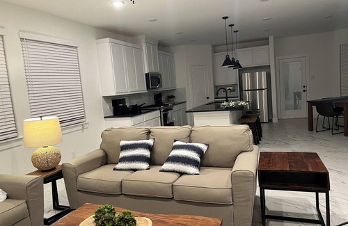 Sienna Plantation House | Spacious & quiet New 4b 2.5bath house with AC,WiFi & full kitchen in Sienna