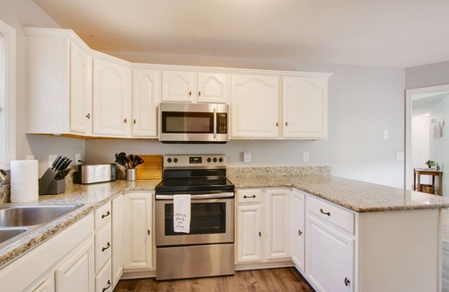Bouvet Island House | Spacious Quiet Retreat with Hot Tub and Walk to River Minutes to Harpers Ferry