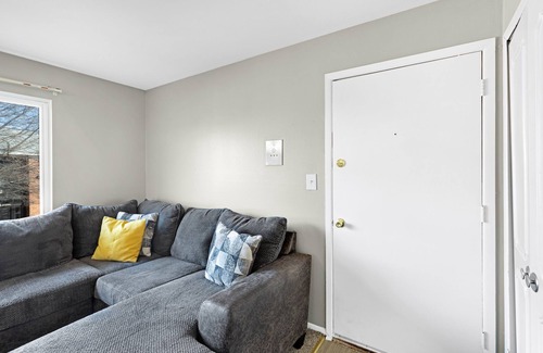 Dearborn Heights Apartment | Spacious, Quiet & Cozy 1BD Apartment w/stainless steal appliances!