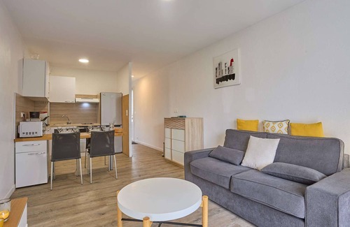 Barbotan-les-Thermes Apartment | Spacious renovated T2, nature view, south balcony, Wifi, parking in Barbotan