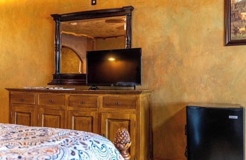Satin Cabin | Spacious Ranch Farmhouse, Exquisite Sunrises