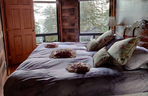 Los Gatos House | Spacious Redwood Forest Retreat Stunning View 45acre WiFi