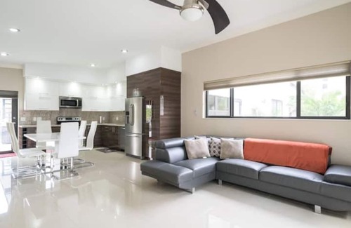 Lauderdale Beach Apartment | Spacious Relaxing Modern home steps to beach #2n