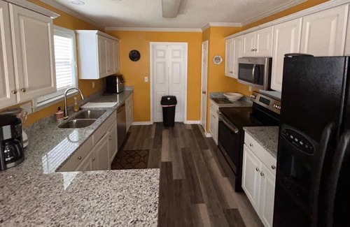 Southwind House | Spacious remodeled home in East Memphis