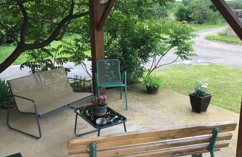 Autrepierre Cottage | Spacious Renovated Cottage with Garden, EV Charger, Near Major Attractions