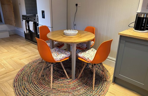 Snettisham Cottage | Spacious renovated cottage close to Snettisham RSPB beach and Royal Sandringham