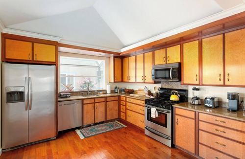 Petaluma House | Spacious Renovated Mid-Century Charmer - New