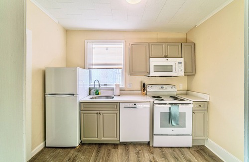 Falmouth Apartment | Spacious Renovated One Bedroom Apartment Located in Downtown Falmouth
