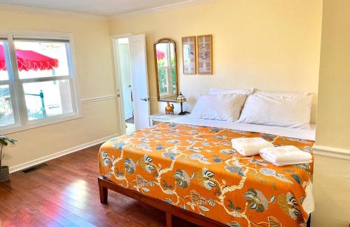 Petaluma House | Spacious Renovated Petaluma Home- Pool Table, Fire Pit, Parking