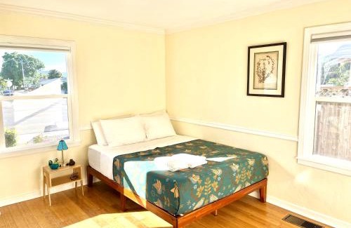 Petaluma House | Spacious Renovated Petaluma Home- Pool Table, Fire Pit, Parking