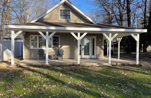 Baldwin Cottage | Spacious/Renovated Wolf Lake Cottage