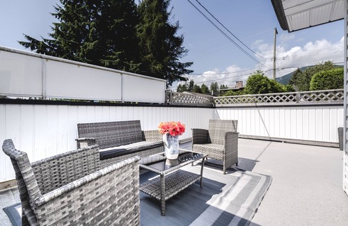 Upper Lonsdale House | Spacious Residence - Perfect Location