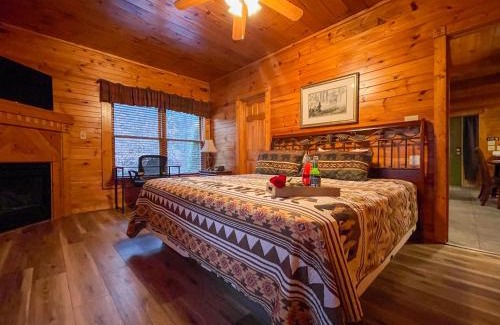 Gatlinburg Villa | Spacious Resort Log Cabin, Easy Drive, Hot Tub, Arcade Gameroom, Mountain Vibe