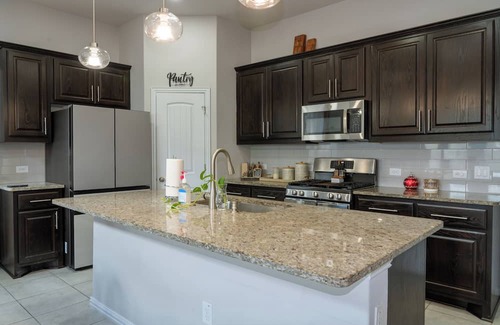Onion Creek Meadows House | Spacious Retreat - 3 King Beds - Free Parking
