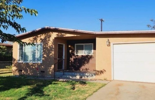 Hanford House | Spacious Retreat 4 Bdr House!