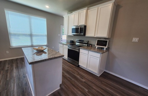 Montgomery House | Spacious Retreat 5 Min from Lake Conroe! Sleeps 10, Near Woodlands-Golf Courses