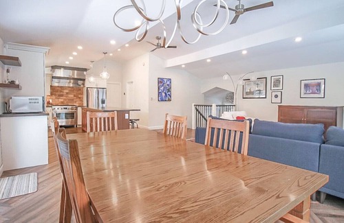 Flesherton House | Spacious Retreat: 7 BR/5 BA Near Beach & Trails