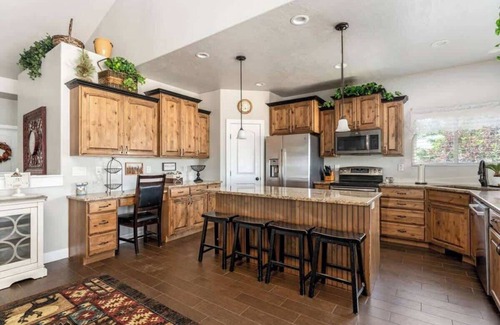 Grantsville House | Spacious Retreat for over 32 Parking, Horse Stalls