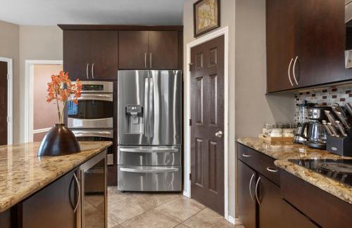 Barker House | Spacious Retreat for Crews, Corporates & Families
