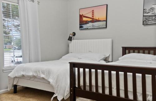 Barker House | Spacious Retreat for Crews, Corporates & Families