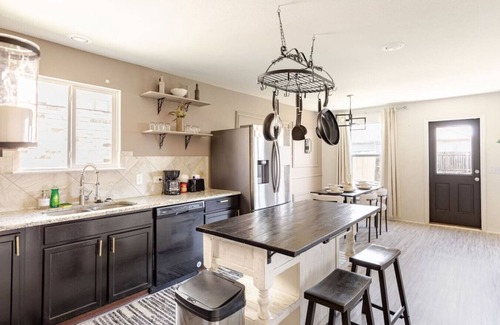 Fort Worth House | Spacious Retreat Hammock, Backyard Grill & Piano