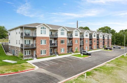 Branson Apartment | Spacious Retreat, Heart of the City, Indoor Pool, Free Attraction Tickets!