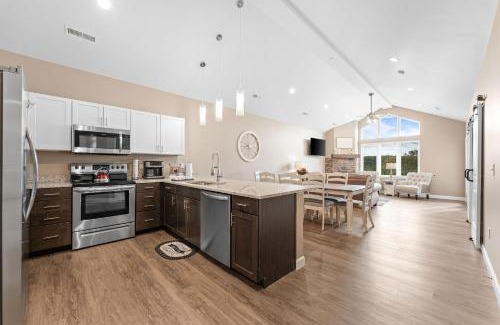 Branson Apartment | Spacious Retreat, Heart of the City, Indoor Pool, Free Attraction Tickets!