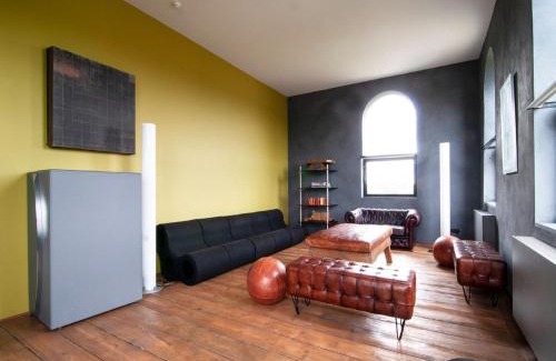 Anhee House | Spacious Retreat in Denée
