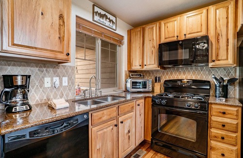 Rendezvous House | Spacious Retreat in Fraser - Perfect for Families and Groups!