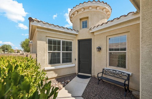 Maryvale House | Spacious Retreat —Minutes from Westgate & Stadium