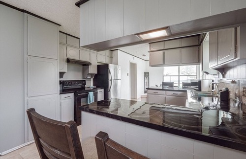 Southwest Arlington House | Spacious Retreat near✔️AT&T✔️Rangers Stadium✔️Six Flags✔️Ft.Worth & Dallas