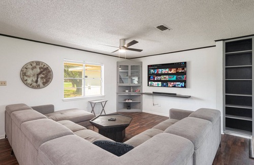 Southwest Arlington House | Spacious Retreat near✔️AT&T✔️Rangers Stadium✔️Six Flags✔️Ft.Worth & Dallas