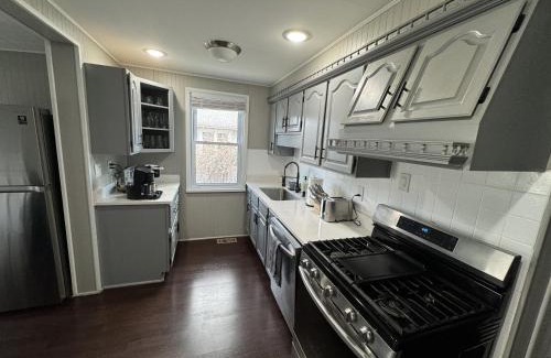 Des Plaines House | Spacious Retreat Near Convention Centers home