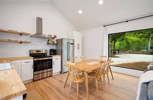 New Braunfels House | Spacious Retreat - Sleeps 12, Perfect for Groups