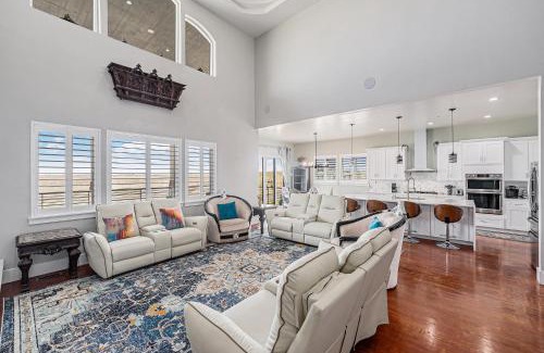 Hudson Villa | Spacious Retreat W 35 Acres & Stargazing