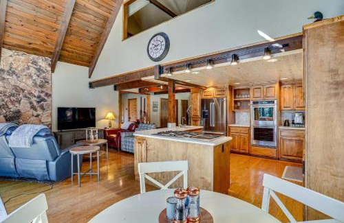 Lake Almanor Country Club House | Spacious Retreat with Backyard 1 Mi to Lake Almanor
