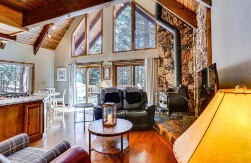 Lake Almanor Country Club House | Spacious Retreat with Backyard 1 Mi to Lake Almanor