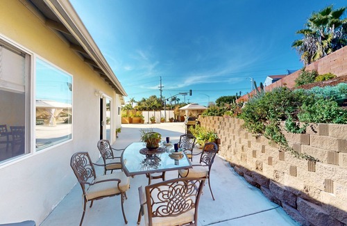 Vista House | Spacious, retreat with a large patio, central AC, & washer/dryer