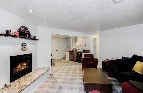Wichita House | Spacious Retreat with great yard 4bd/3bth