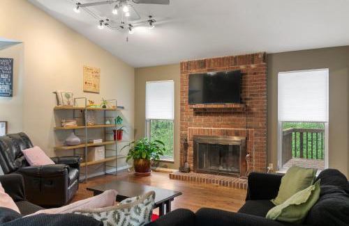 Olivette House | Spacious Retreat with Serene Garden Sleeps up to Eleven